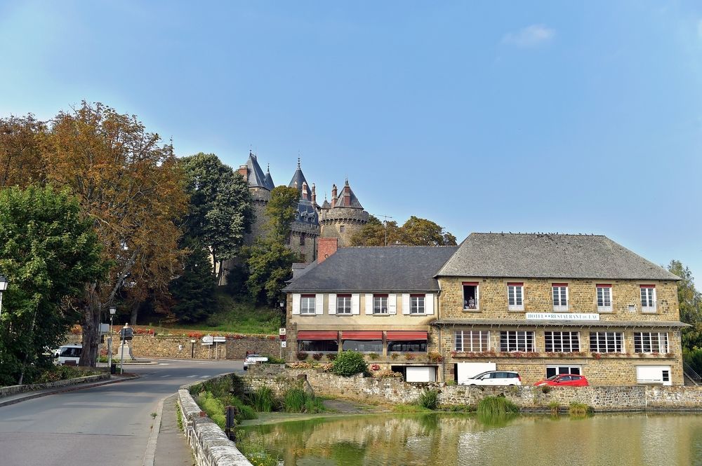Hotel Restaurant Du Lac Combourg Eksteriør billede